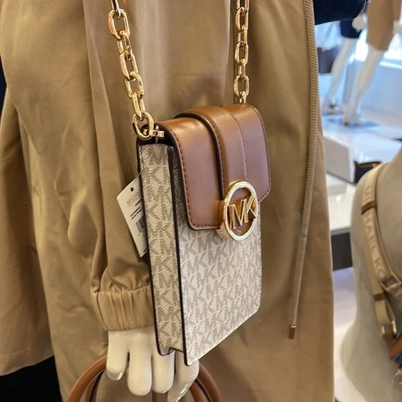 Michael Kors Carmen Small Logo Smartphone Crossbody Bag
Vanilla - Picture 10 of 16